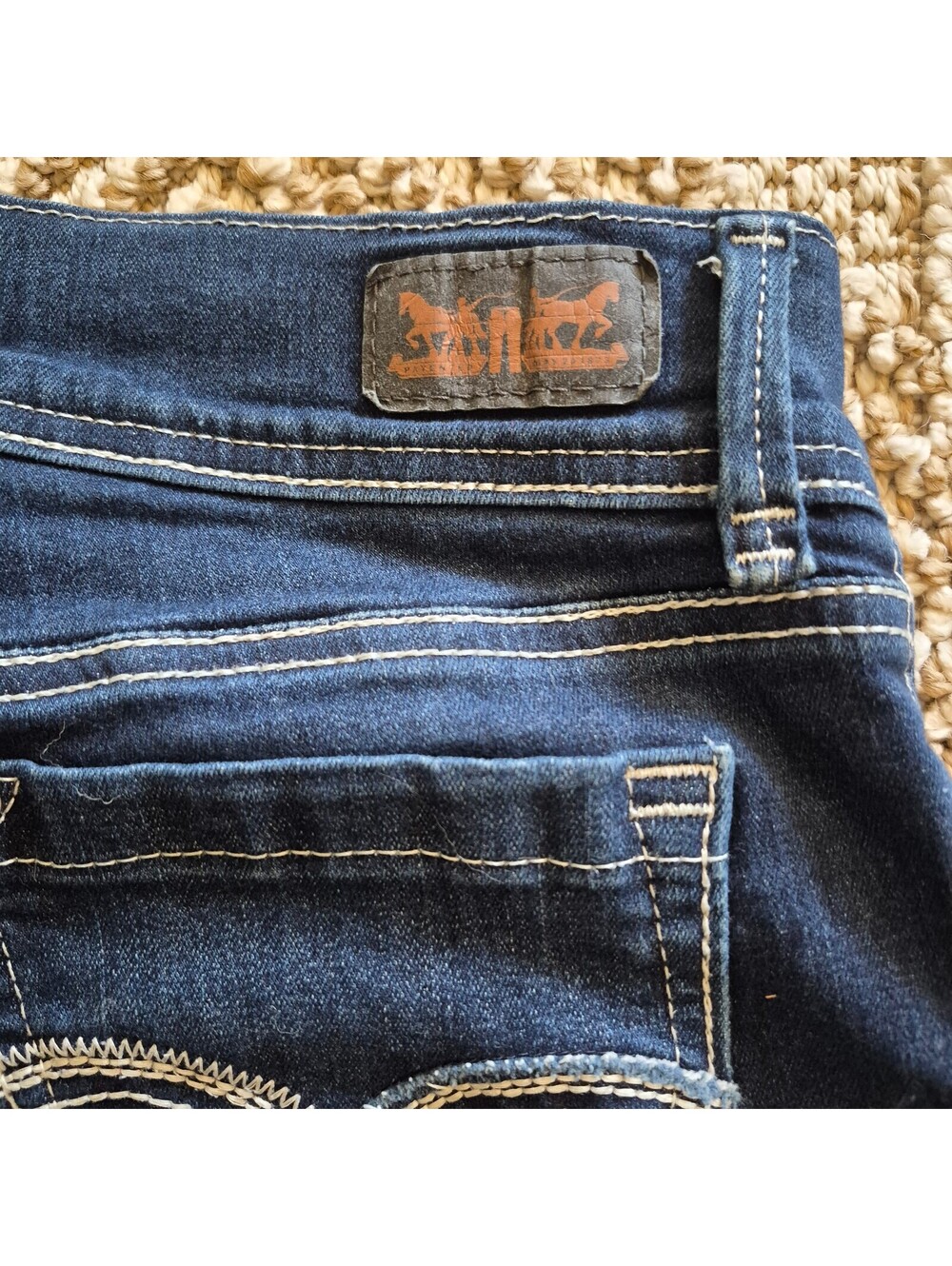Levi's Bootcut Denim Jeans Dark Wash Contrasting Stitching 7M W28 - Picture 3 of 6